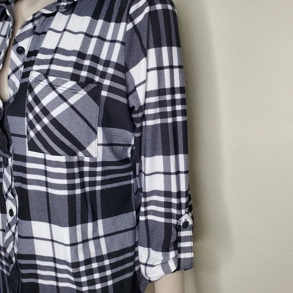 Plaid, 3/4 sleeve top. - Picture 6 of 10